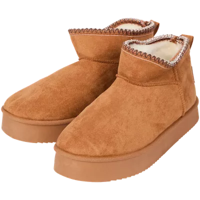 Kotníkové boty se silnou podrážkou