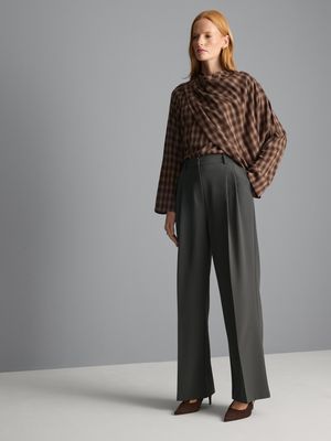 Pantalón plisado de pernera ancha