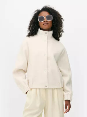 Chaqueta suave con cuello chimenea