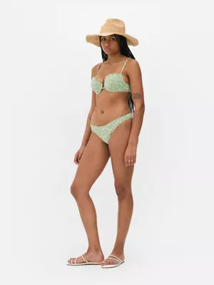Top de bikini con estampado floral
