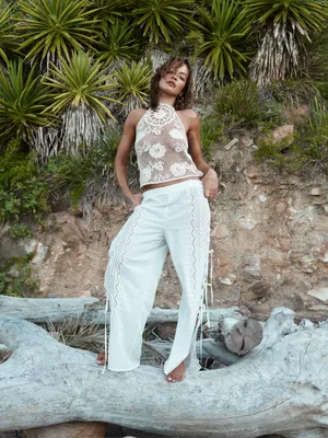 Pantalones troquelados de Rita Ora