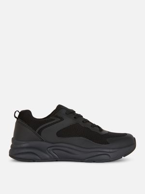 Zapatillas deportivas con suela gruesa y paneles