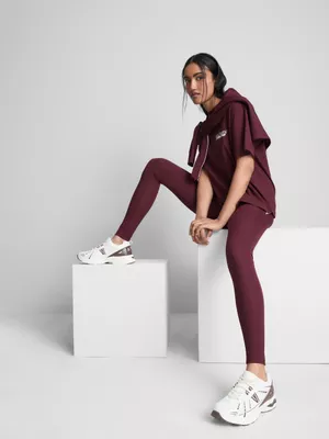 Camiseta deportiva con estampado gráfico