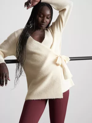 Cárdigan cruzado de punto de Rita Ora