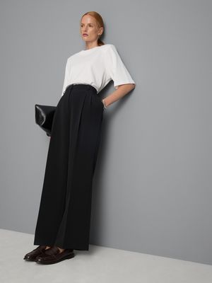 Pantalón plisado de pernera ancha