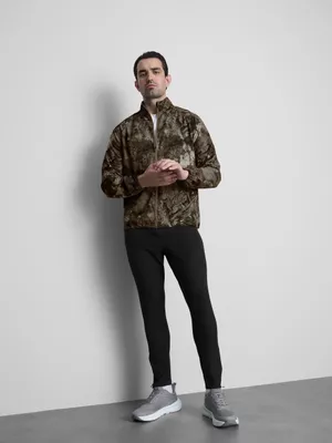 Chaqueta deportiva con cuello chimenea