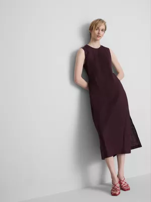 Vestido midi sin mangas de lino de The Edit