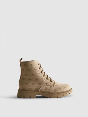 Botines con cordones bordados