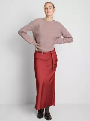 Falda midi de satén con cinturón de The Edit