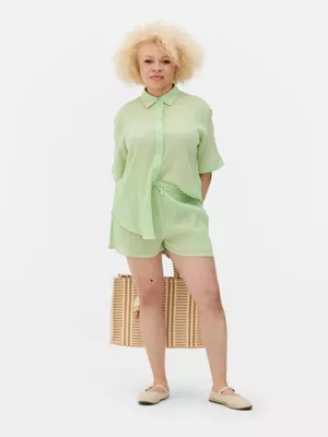 Camisa de playa fruncida con botones