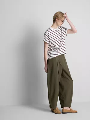 Camiseta a rayas con puños vueltos de The Edit