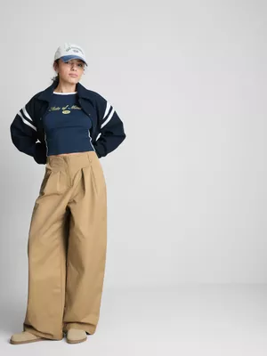 Pantalones plisados de pernera ancha