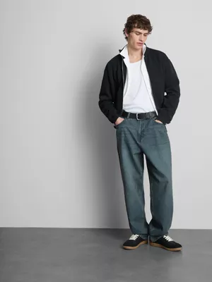 Vaqueros holgados de pernera recta y talle medio