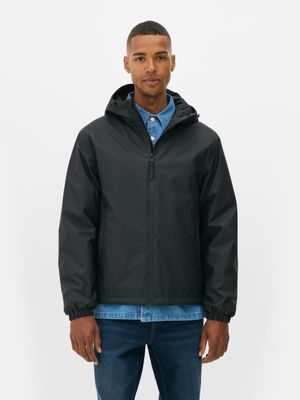 Chubasquero impermeable con capucha