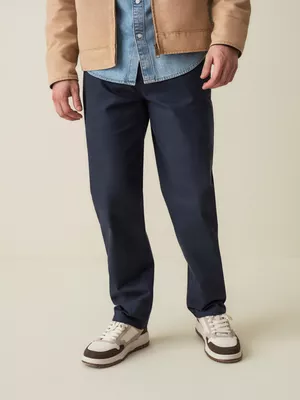 Pantalón chino elástico de pernera recta
