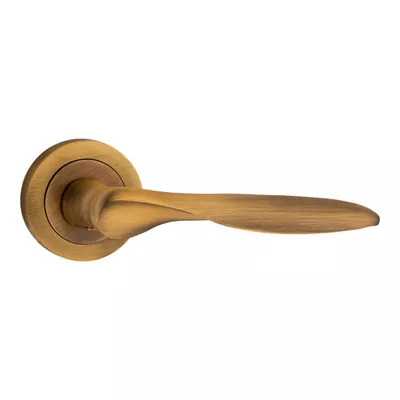 JUEGO MANILLA ROSETAS DE LATON ACABADO CUERO INGLES  MODELO SOCHI