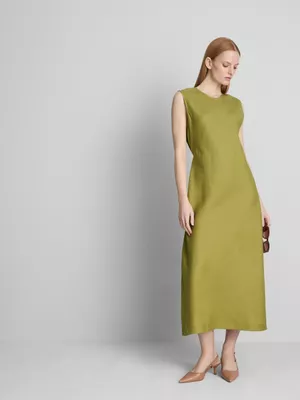 Vestido midi sin mangas de lino de The Edit