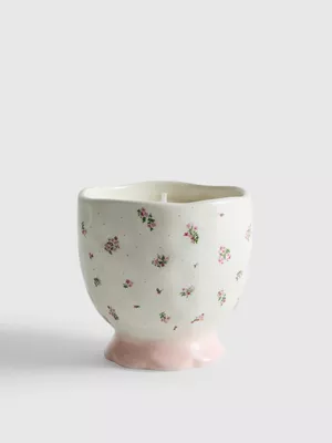 Vela en recipiente de cerámica con estampado floral