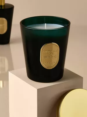 Vela aromática en recipiente con tapa de The Edit