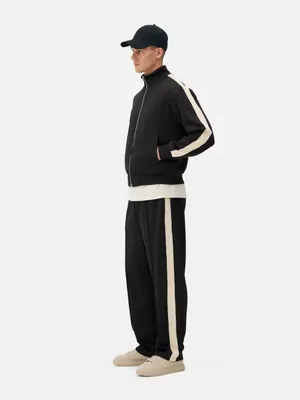 Joggers con raya lateral