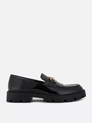 Mocasines con tacos y detalle de bocado de Rita Ora