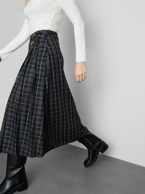 Falda midi plisada estilo escocés