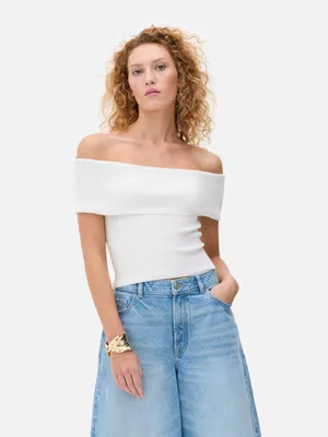 Camiseta de manga corta y escote bardot
