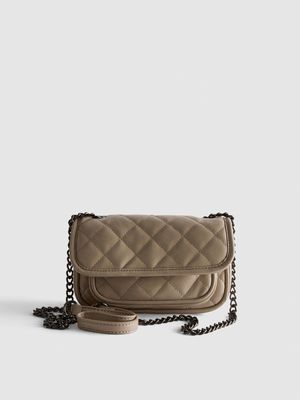 Bolso acolchado con correa de cadena