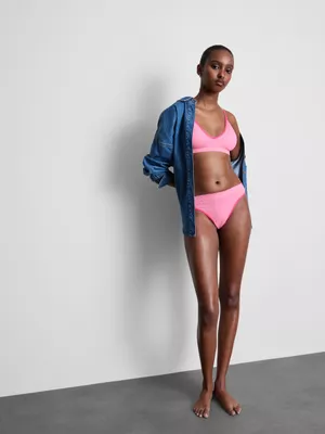 Set de sujetador triangular con relleno y tanga